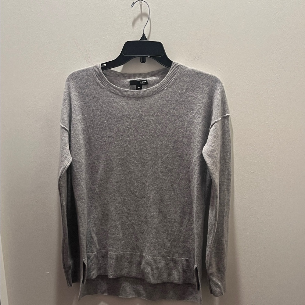 Aqua Cashmere Light Gray Sweater